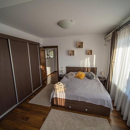 Apartament Tatu Bar&Grill Otopeni Exterior photo