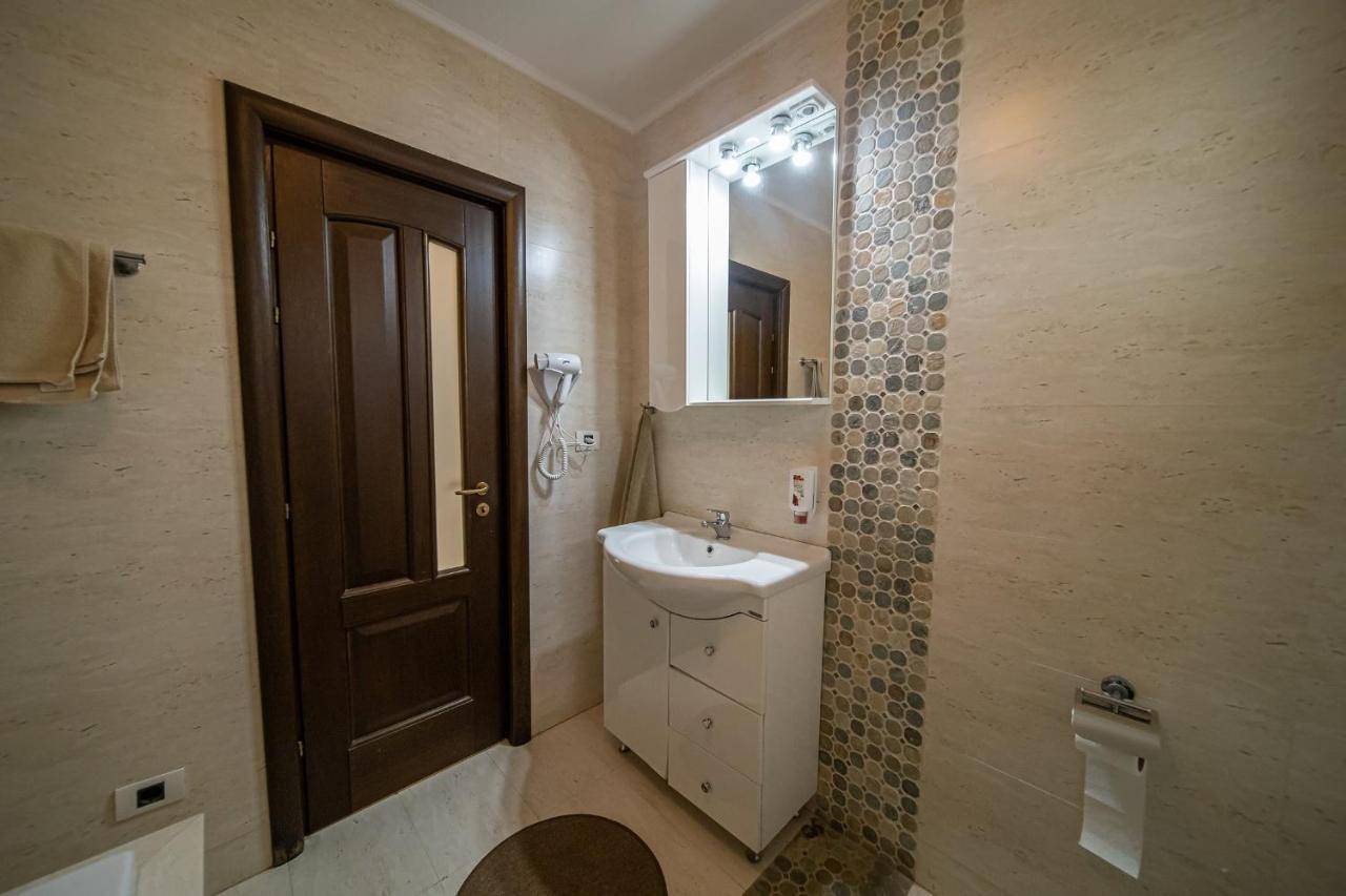 Apartament Tatu Bar&Grill Otopeni Exterior photo