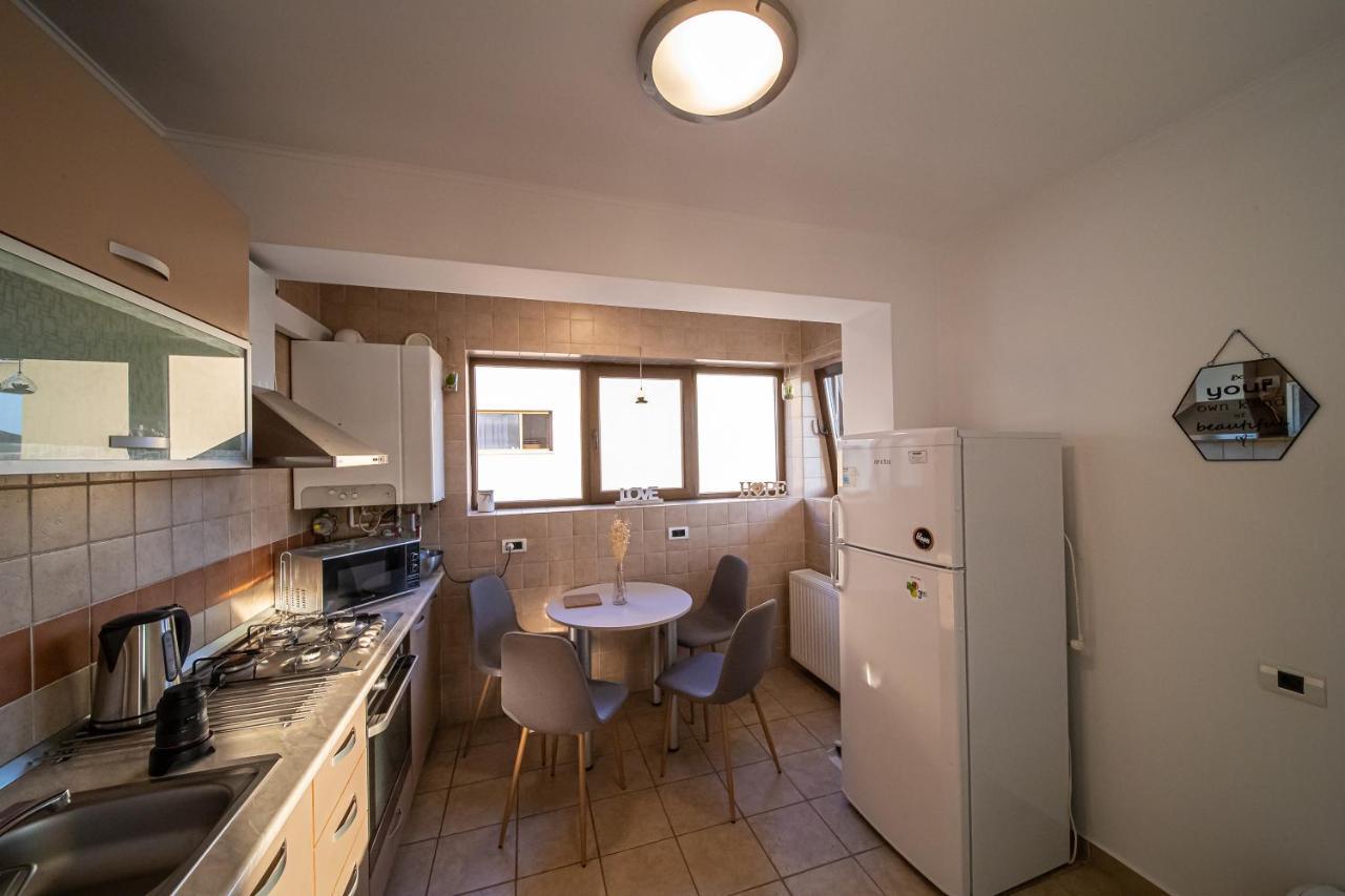 Apartament Tatu Bar&Grill Otopeni Exterior photo