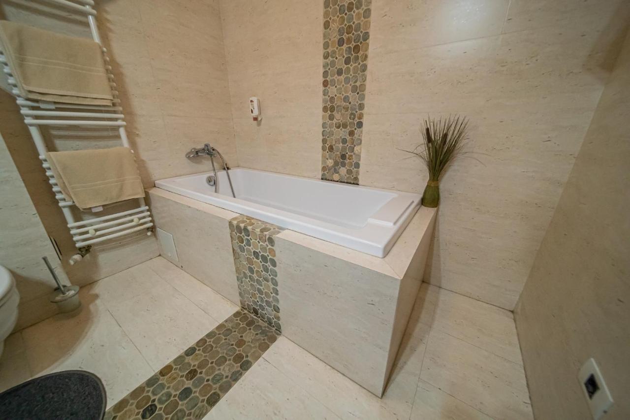 Apartament Tatu Bar&Grill Otopeni Exterior photo