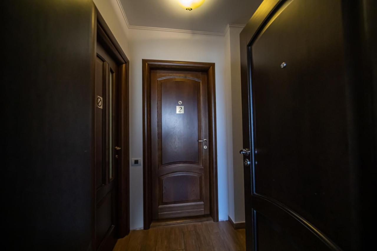 Apartament Tatu Bar&Grill Otopeni Exterior photo