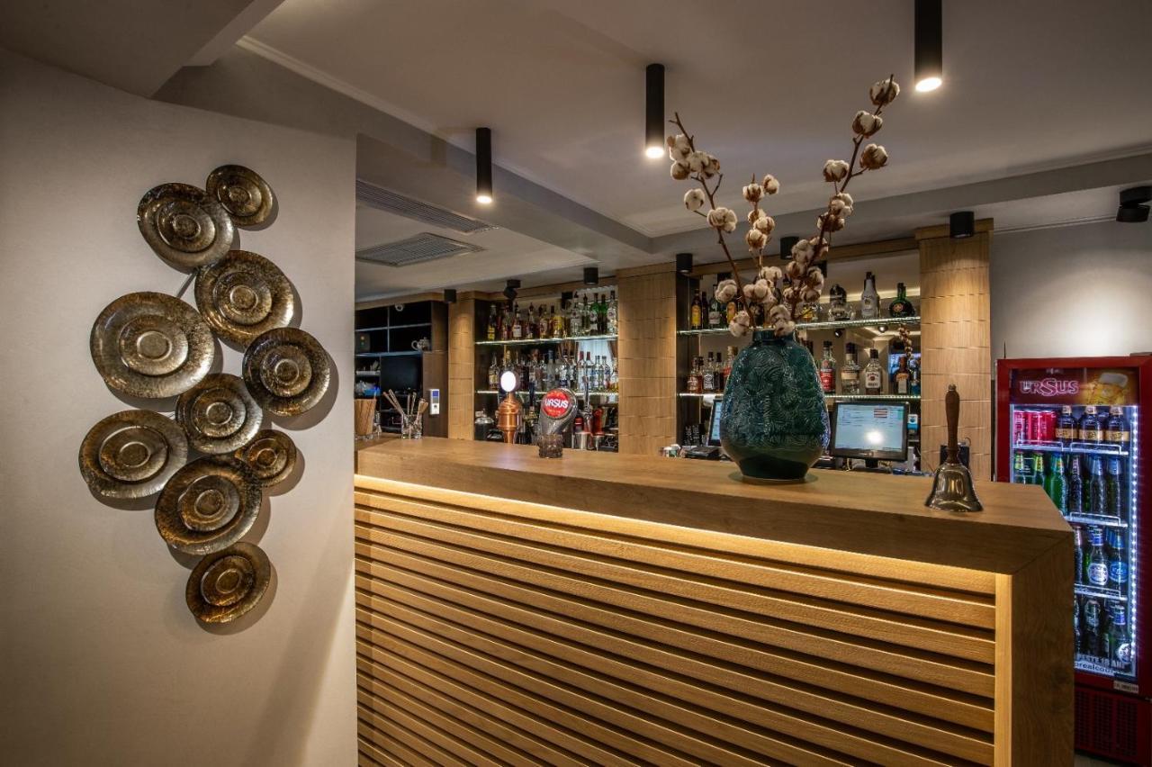 Apartament Tatu Bar&Grill Otopeni Exterior photo